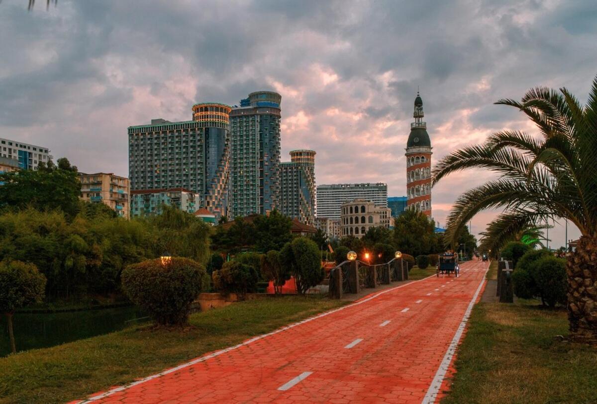 Orbit City Batumi Hotel Eksteriør billede